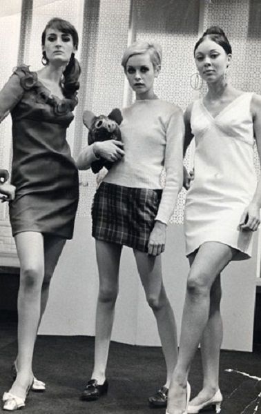 Resultado de imagem para mini skirts 1960s
