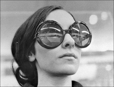 Resultado de imagem para Huge, round sunglasses 1960s